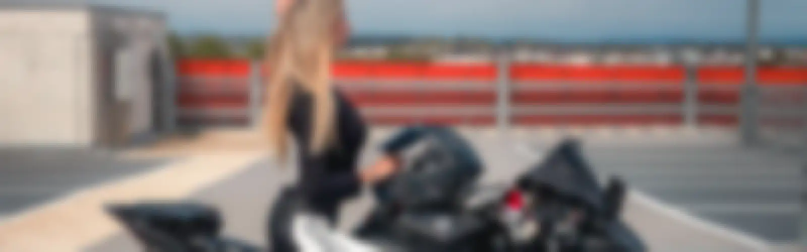 Naslovna slika uporabnika Zara Rose (zamegljen predogled)